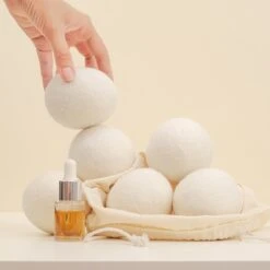 Apeiron Drogerballen - Droogballen - 6 XL Wasbollen - Droger - Duurzaam - Wasmachine - Wasverzachter - Energie Besparen - Zero Waste - Schapenvacht - Wol 16 Apeiron Drogerballen - Droogballen - 6 XL Wasbollen - Droger - Duurzaam - Wasmachine - Wasverzachter - Energie Besparen - Zero Waste - Schapenvacht - Wol -Huishoudelijke Schoonmaak 1200x1200 1483