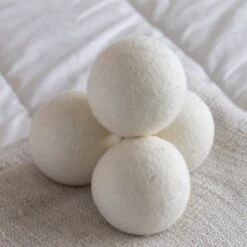 Apeiron Drogerballen - Droogballen - 6 XL Wasbollen - Droger - Duurzaam - Wasmachine - Wasverzachter - Energie Besparen - Zero Waste - Schapenvacht - Wol 17 Apeiron Drogerballen - Droogballen - 6 XL Wasbollen - Droger - Duurzaam - Wasmachine - Wasverzachter - Energie Besparen - Zero Waste - Schapenvacht - Wol -Huishoudelijke Schoonmaak 1200x1200 1484