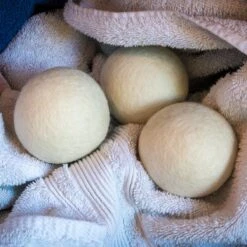 Apeiron Drogerballen - Droogballen - 6 XL Wasbollen - Droger - Duurzaam - Wasmachine - Wasverzachter - Energie Besparen - Zero Waste - Schapenvacht - Wol 19 Apeiron Drogerballen - Droogballen - 6 XL Wasbollen - Droger - Duurzaam - Wasmachine - Wasverzachter - Energie Besparen - Zero Waste - Schapenvacht - Wol -Huishoudelijke Schoonmaak 1200x1200 1486