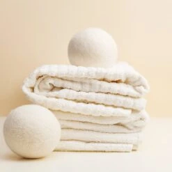 Apeiron Drogerballen - Droogballen - 6 XL Wasbollen - Droger - Duurzaam - Wasmachine - Wasverzachter - Energie Besparen - Zero Waste - Schapenvacht - Wol 21 Apeiron Drogerballen - Droogballen - 6 XL Wasbollen - Droger - Duurzaam - Wasmachine - Wasverzachter - Energie Besparen - Zero Waste - Schapenvacht - Wol -Huishoudelijke Schoonmaak 1200x1200 1488
