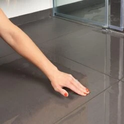 Secucare Anti Slip Spray 100ml - Antislip Voor Tegelvloeren -Huishoudelijke Schoonmaak 1200x1200 1682