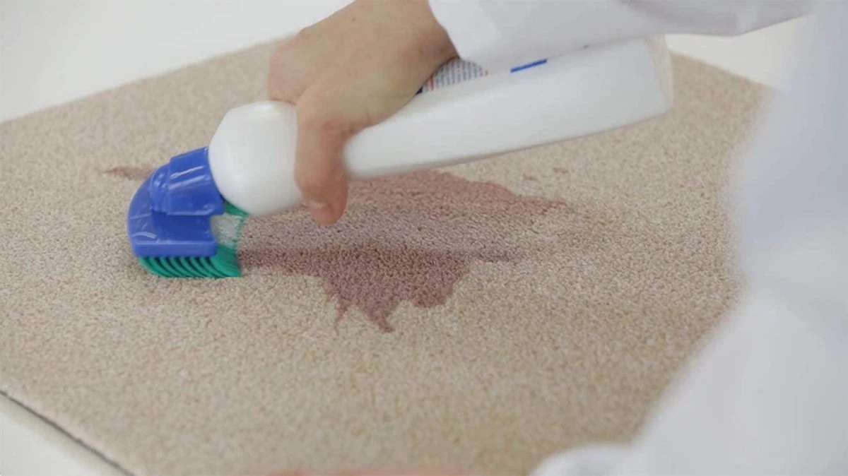 Dr. Beckmann Tapijtvlekkenborstel - Tapijtreiniging - Tapijt Vlekverwijderaar Met Borstel - Schoon Tapijt - Dierenvlekkenverwijderaar 6 Dr. Beckmann Tapijtvlekkenborstel - Tapijtreiniging - Tapijt Vlekverwijderaar Met Borstel - Schoon Tapijt - Dierenvlekkenverwijderaar - Afbeelding 4