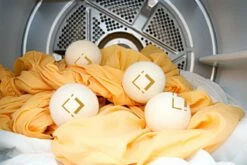 LuxerLiving Wasbol Set Van 6 - Droogt Tot 30% Sneller - Wasverzachter - Droger Ballen - Dryer Balls - Ecologisch - 100% Wol 11 LuxerLiving Wasbol Set Van 6 - Droogt Tot 30% Sneller - Wasverzachter - Droger Ballen - Dryer Balls - Ecologisch - 100% Wol -Huishoudelijke Schoonmaak 1200x800 4