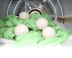 Jean's Goods Drogerballen - Droogballen - Wasdrogerballen - Wasdroger Ballen - Wasbol - Wasbollen - Wasballen - Energiebesparende Producten - Energiebesparend - Duurzaam Cadeau - RWS Wol - Zero Waste - Wasverzachter - Beige - 6 Stuks 13 Jean's Goods Drogerballen - Droogballen - Wasdrogerballen - Wasdroger Ballen - Wasbol - Wasbollen - Wasballen - Energiebesparende Producten - Energiebesparend - Duurzaam Cadeau - RWS Wol - Zero Waste - Wasverzachter - Beige - 6 Stuks -Huishoudelijke Schoonmaak 1200x969